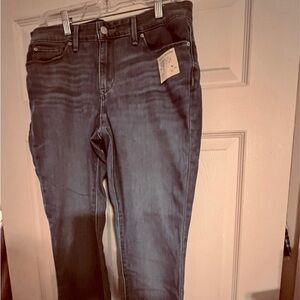 SIGNATURE LEVI’S
MID RISE SKINNY JEANS
SIZE 12 Waist 31 Length 30